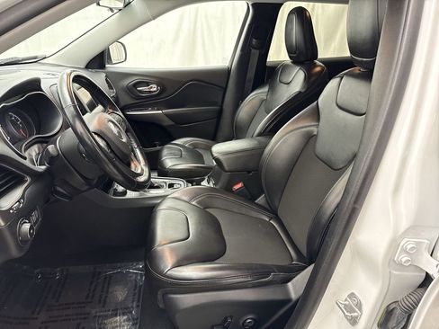 Used 2020 Jeep Cherokee Latitude Plus w/ Cold Weather Group image 8