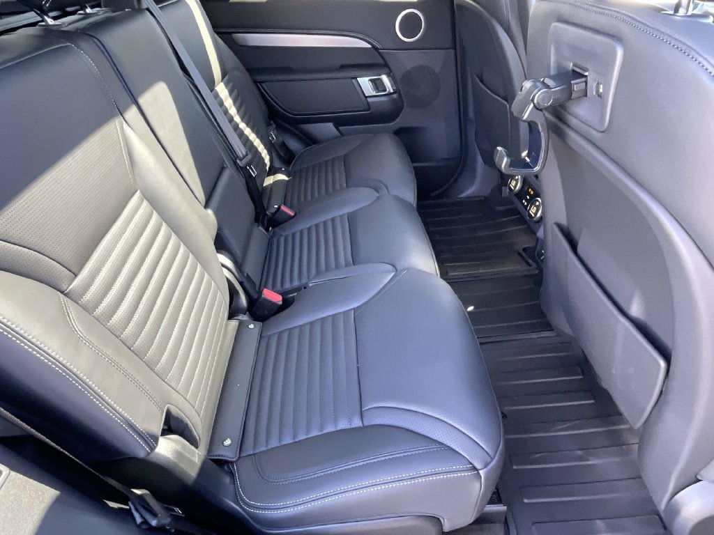 New 2026 Land Rover Discovery Limited Edition AWD/4WD image 15