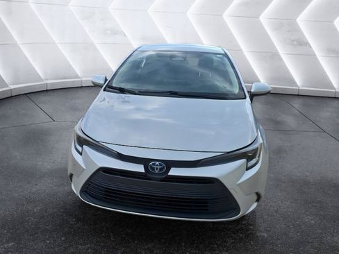 Used 2023 Toyota Corolla LE FWD image 2
