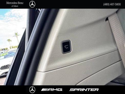 Used 2023 Chrysler Pacifica Limited FWD image 7