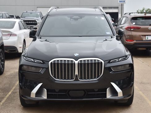Used 2025 BMW X7 xDrive40i w/ Premium Package image 3