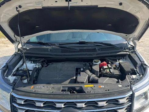 Used 2017 Ford Explorer XLT w/ Equipment Group 202A AWD/4WD image 20