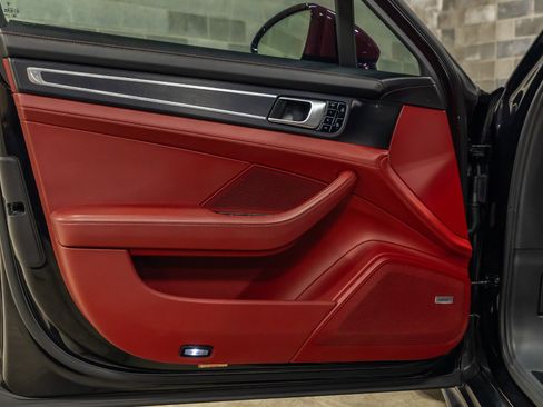 Used 2020 Porsche Panamera GTS image 39