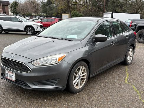 Used 2018 Ford Focus SE image 1
