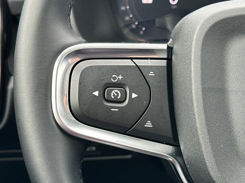 Used 2025 Volvo XC40 B5 Plus AWD/4WD image 27