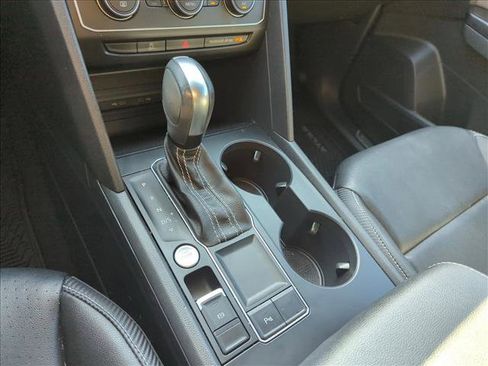 Used 2021 Volkswagen Atlas Cross Sport SE w/ V6 Towing Package image 11