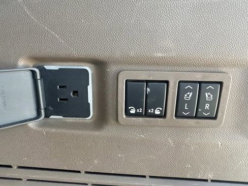 Used 2022 GMC Yukon XL Denali image 13