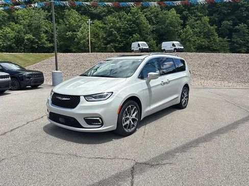 Used 2021 Chrysler Pacifica Limited w/ Premium & Safety Sphere Group AWD/4WD image 1