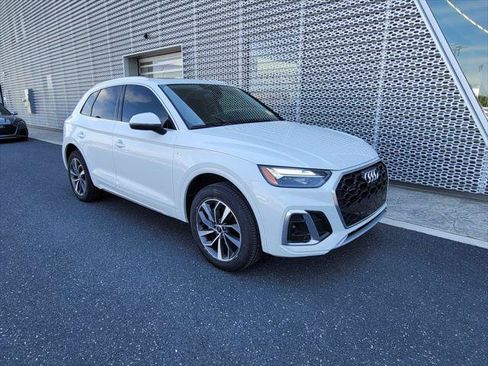 Used 2023 Audi Q5 2.0T Premium Plus w/ Premium Plus Package AWD/4WD image 3