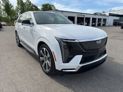 Used 2025 Cadillac Escalade IQ Luxury 2 w/ LPO, Premium Carpet Package image 4