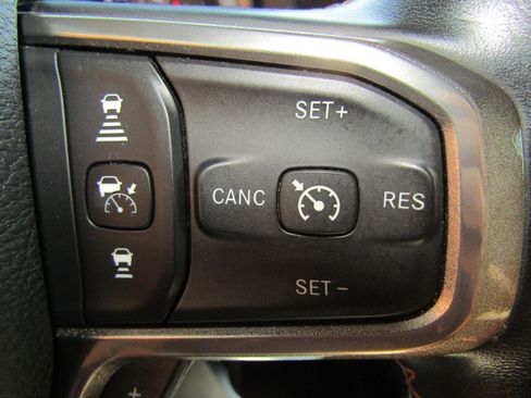 Used 2022 RAM 1500 Limited image 32