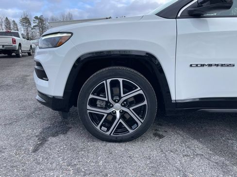 Used 2024 Jeep Compass Limited w/ Elite Group AWD/4WD image 5