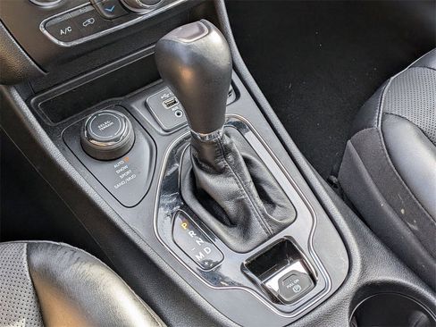 Certified 2022 Jeep Cherokee Limited image 15