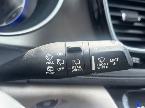 Used 2018 Chrysler Pacifica Limited w/ Tire & Wheel Group image 22