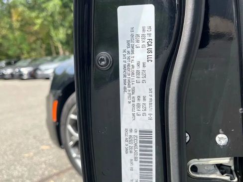 Used 2018 Chrysler 300 Touring w/ Sport Appearance Package image 25