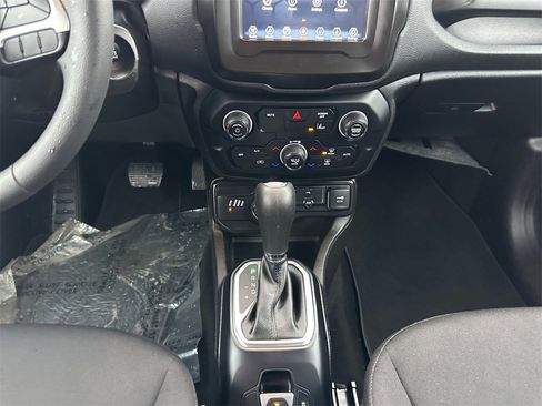 Used 2021 Jeep Renegade Sport image 13