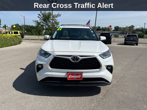 Used 2021 Toyota Highlander XLE AWD/4WD image 10
