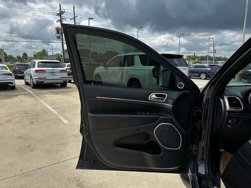 Used 2015 Jeep Grand Cherokee Summit image 9