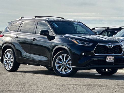 Used 2023 Toyota Highlander Limited image 2