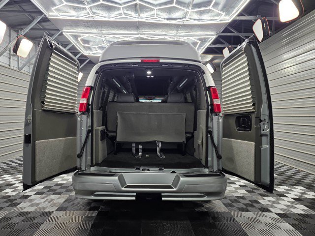 Used 2017 GMC Savana 2500 Extended RWD image 11