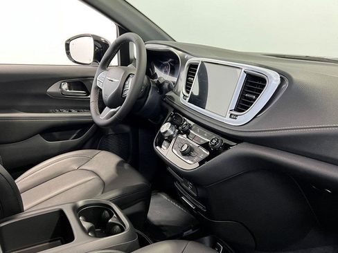 New 2026 Chrysler Pacifica Select image 14