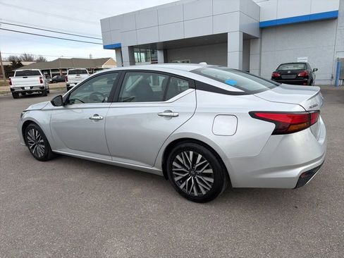 Used 2024 Nissan Altima 2.5 SV image 23