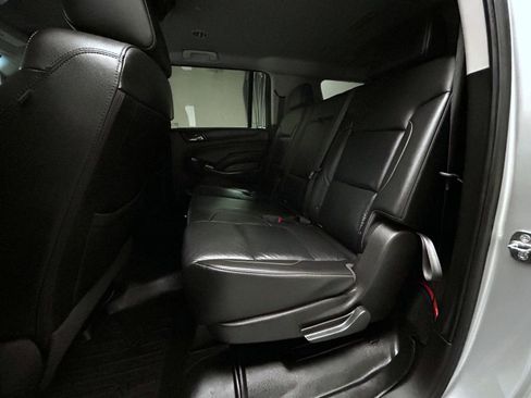 Used 2018 Chevrolet Suburban LT image 21