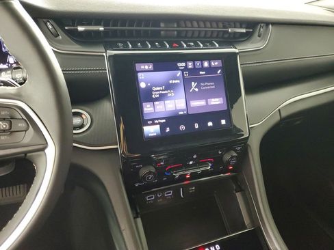 Used 2025 Jeep Grand Cherokee L Altitude image 18