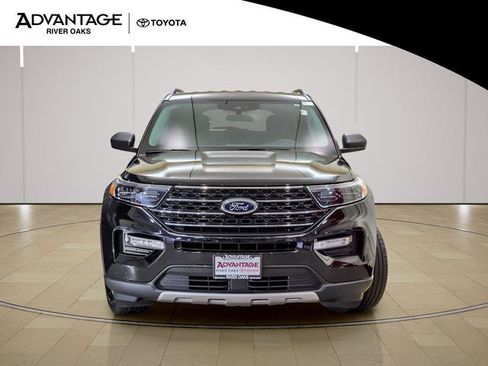 Used 2024 Ford Explorer XLT w/ Equipment Group 202A AWD/4WD image 3