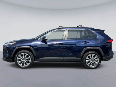 Used 2022 Toyota RAV4 XLE Premium FWD image 7