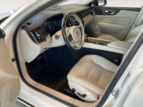 Used 2021 Volvo S60 T5 Momentum FWD image 9
