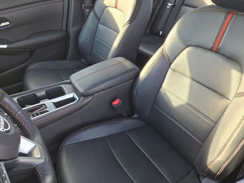 Used 2025 Nissan Sentra SR w/ SR Premium Package image 17