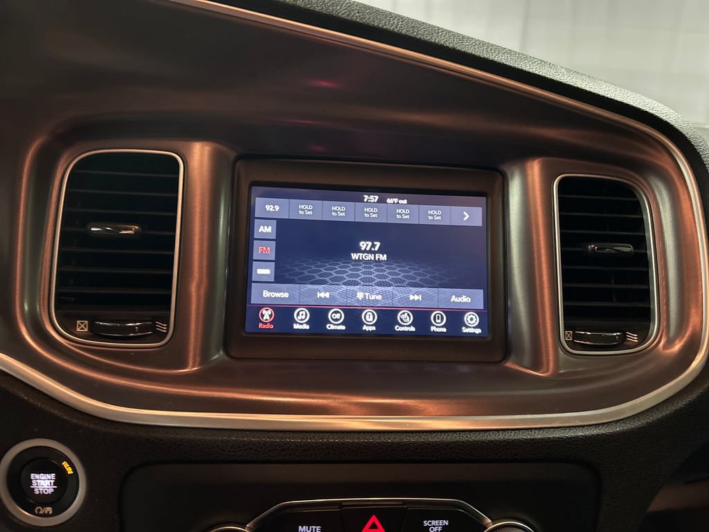 Used 2019 Dodge Charger SXT w/ Leather Interior Group RWD image 17