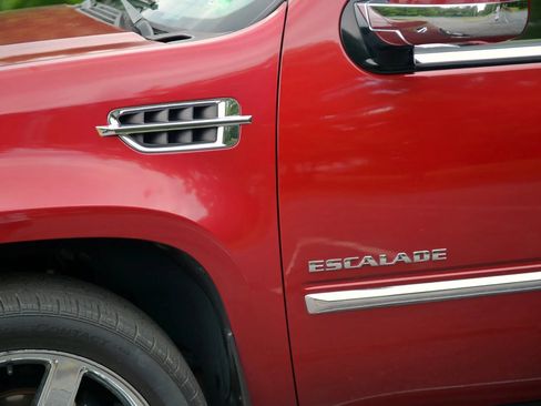Used 2010 Cadillac Escalade Luxury AWD/4WD image 64