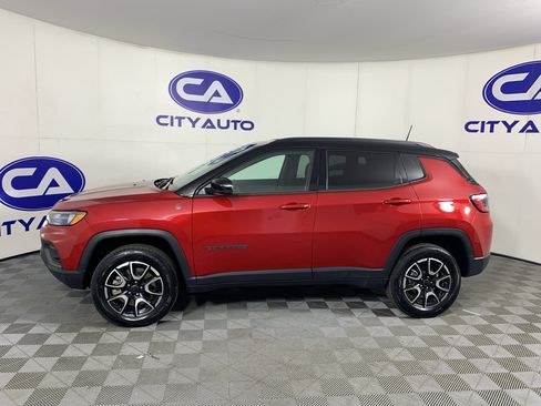 Used 2025 Jeep Compass Trailhawk AWD/4WD image 6
