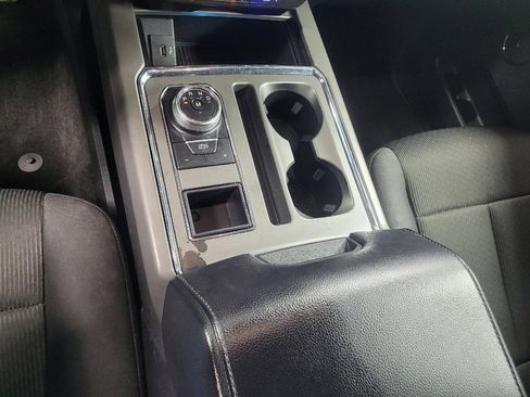 Used 2018 Ford Expedition XLT image 26