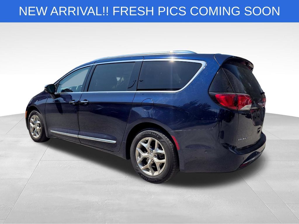 Used 2017 Chrysler Pacifica Limited FWD image 4