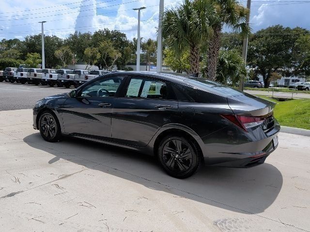 Certified 2021 Hyundai Elantra SEL FWD image 11