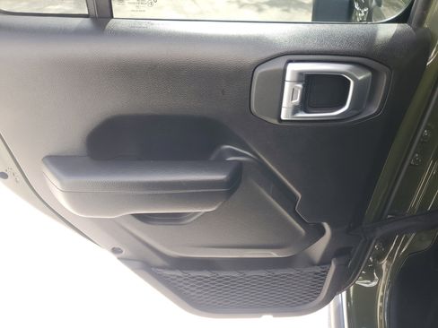 Used 2024 Jeep Wrangler Rubicon image 14