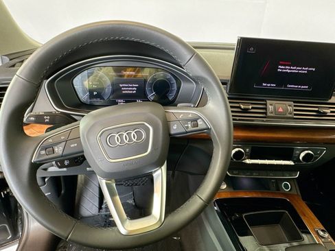 Used 2024 Audi Q5 e Premium w/ Convenience Package image 11