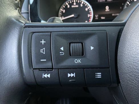 Used 2025 Nissan Pathfinder SV FWD image 28