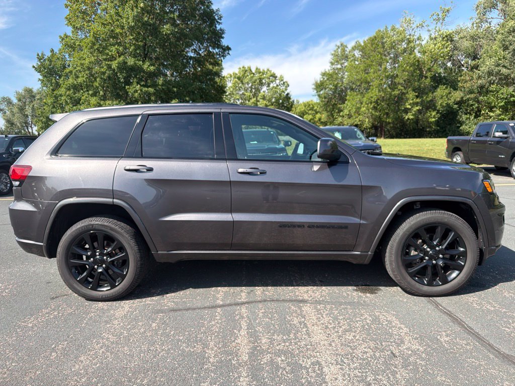 Used 2020 Jeep Grand Cherokee Altitude AWD/4WD image 8
