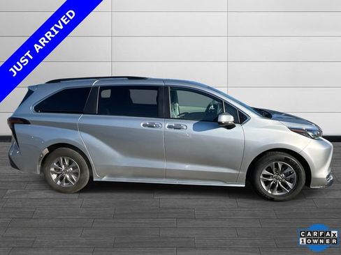 Used 2024 Toyota Sienna XLE image 2