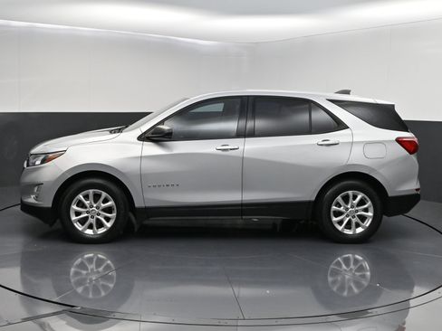 Used 2018 Chevrolet Equinox LS FWD image 4
