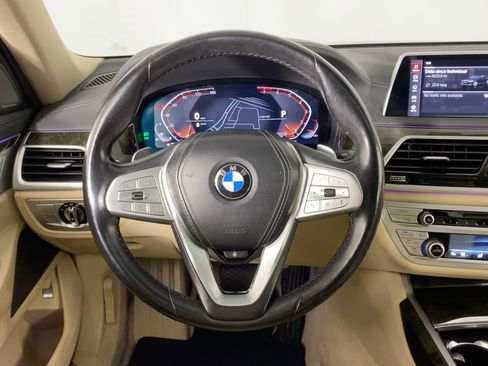 Used 2020 BMW 740i image 14