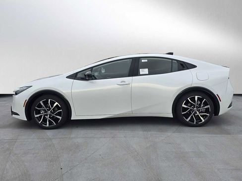 New 2026 Toyota Prius Plug-In Hybrid FWD image 6