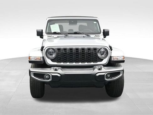 Used 2024 Jeep Gladiator Sport AWD/4WD image 8