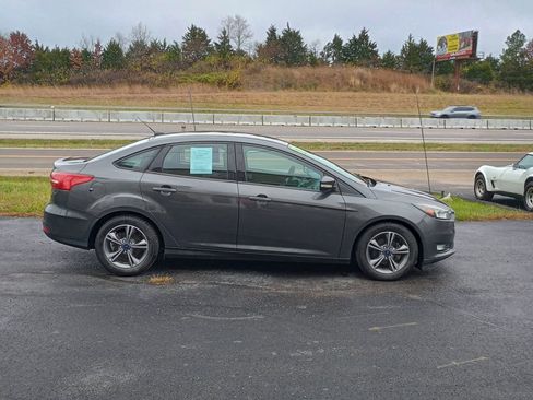 Used 2017 Ford Focus SE image 6