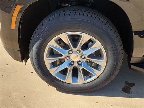 New 2026 Chevrolet Suburban Premier image 7