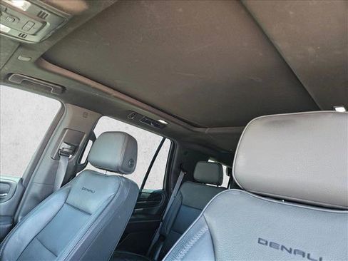 Used 2021 GMC Yukon Denali w/ Denali Premium Package AWD/4WD image 8